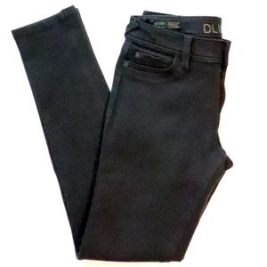 Mid rise "Amanda skinny" jeans in color "Carbon"